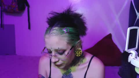 Vainilla Independent model online show from May 10, 2:18 am