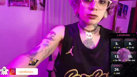 Vainilla Independent model online show from January 28, 12:15 am