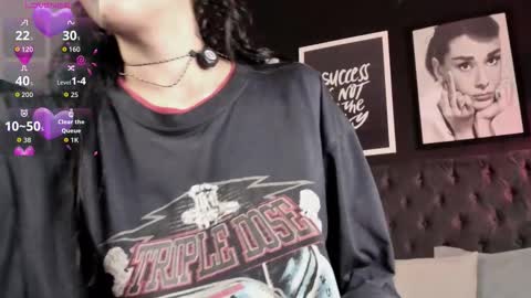 Vaioleth online show from December 13, 8:59 pm