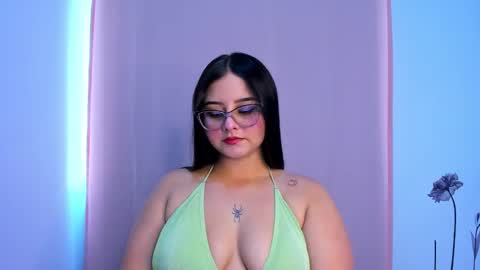 Snapshot of val_ferrer chatting on September 19, 10:24 pm Valeria online show from September 19, 10:24 pm