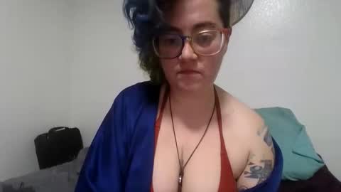 valarieak online show from October 26, 7:31 am