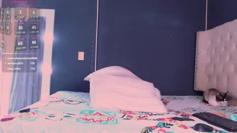 Snapshot of valen_thompson chatting on December 14, 1:17 am IG-valen mendoza99 twitter valenthompson99 online show from December 14, 1:17 am