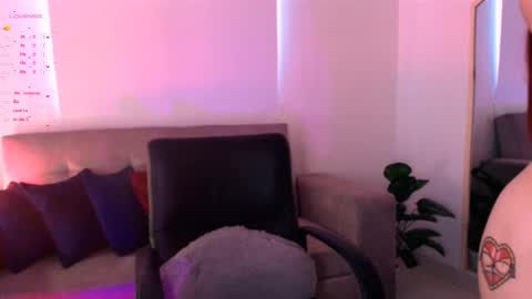 valen online show from March 7, 9:59 pm