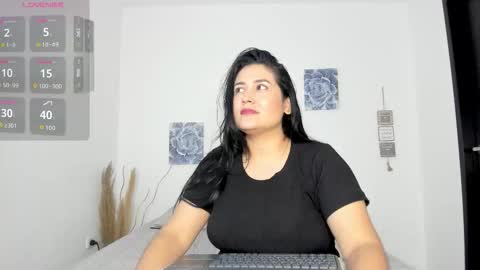 valentina_owens online show from November 25, 1:26 am