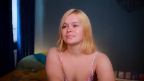 valeri______ online show from July 18, 9:00 am