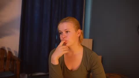 valeri______ online show from June 24, 9:05 am