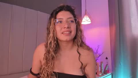 valeria_rouse28 online show from December 16, 8:15 pm