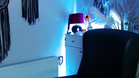 Valerie  online show from February 11, 9:53 am