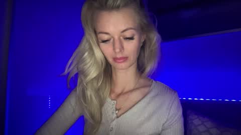 Valerie  online show from November 24, 9:35 pm