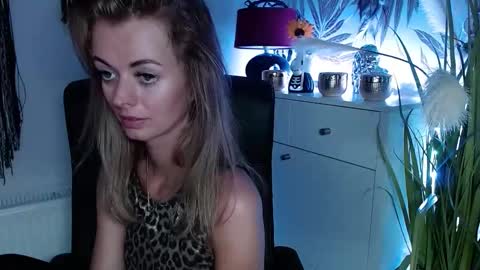 Valerie  online show from December 3, 1:27 pm