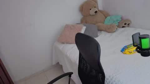 valerihouse_ online show from June 26, 2:06 am