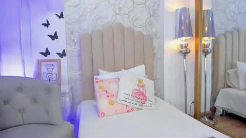   online show from April 28, 12:20 pm