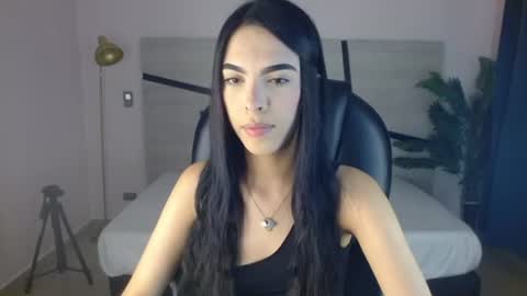 valery_restrepo online show from July 27, 8:39 pm