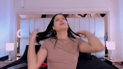 valerycooper23 online show from December 19, 9:54 pm