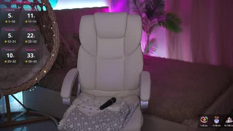 V A L E R Y  M U R online show from April 8, 7:50 pm