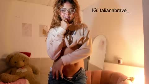 Snapshot of valientegirl_ chatting on October 1, 7:07 am VALIENTE  online show from October 1, 7:07 am