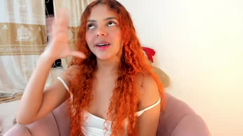Snapshot of valientegirl_ chatting on December 21, 4:30 am VALIENTE  online show from December 21, 4:30 am