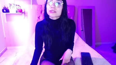 valkiry_ online show from November 6, 6:11 pm