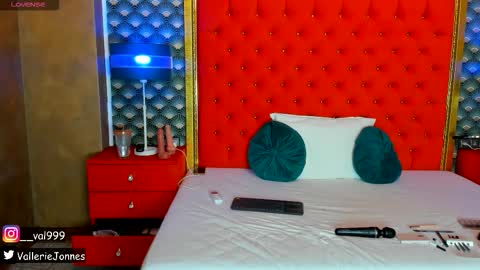 Valerie Val V online show from November 5, 12:01 am