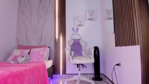 Vallolet Peach  online show from October 7, 11:28 am