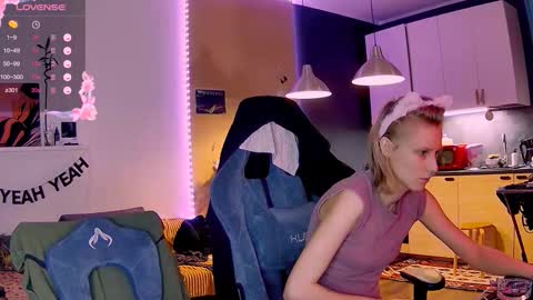 Little Devil online show from November 29, 2:25 pm