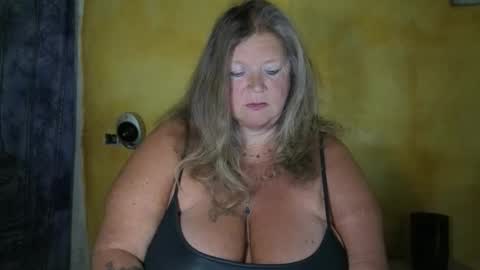 vampwoman online show from May 16, 8:11 am