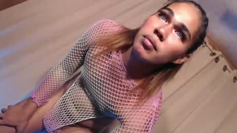 Snapshot of vampy_ebony_laxine chatting on October 18, 9:46 am vampy_ebony_laxine online show from October 18, 9:46 am