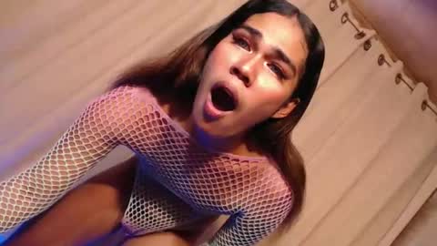 Snapshot of vampy_ebony_laxine chatting on October 22, 5:32 am vampy_ebony_laxine online show from October 22, 5:32 am