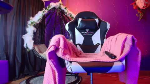 Vanelope online show from November 29, 7:32 pm