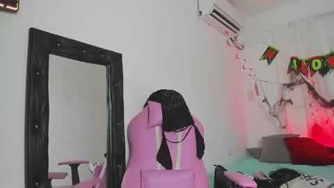 vanelope_smith online show from October 19, 4:00 pm