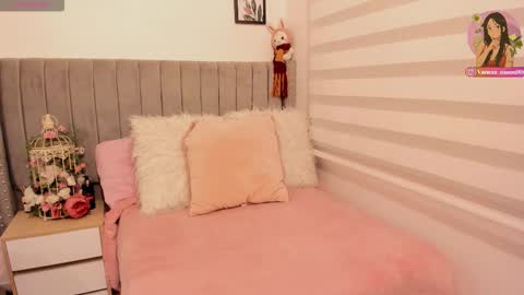 vanesa_moon_ online show from March 29, 12:34 am