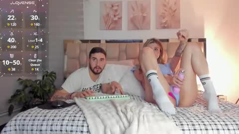 Snapshot of vanessa_and_liam chatting on March 11, 4:08 am Vanessa Please help me with your thumbs up its important online show from March 11, 4:08 am