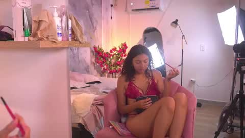 vanilla_hot_ online show from December 4, 7:46 pm