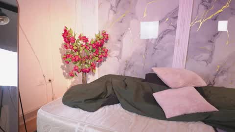 vanilla_hot_ online show from January 7, 7:30 pm