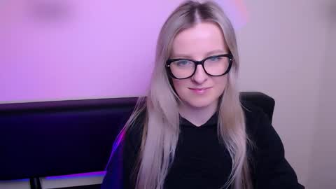 Mia online show from February 3, 8:51 am