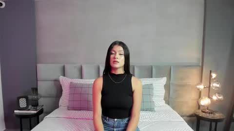 Snapshot of vannabardot chatting on October 21, 2:49 am VANNA online show from October 21, 2:49 am