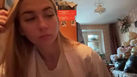 Mia online show from April 29, 5:45 am