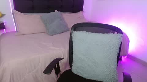 vane online show from February 18, 9:47 pm