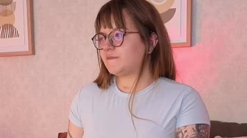 Vee Simons online show from October 9, 8:36 pm