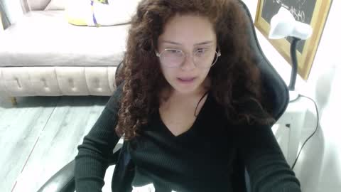 velvet_moon_v online show from November 26, 1:41 pm