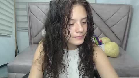 velvet_moon_v online show from September 22, 1:04 pm