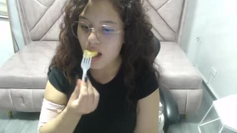 velvet_moon_v online show from February 3, 7:51 pm