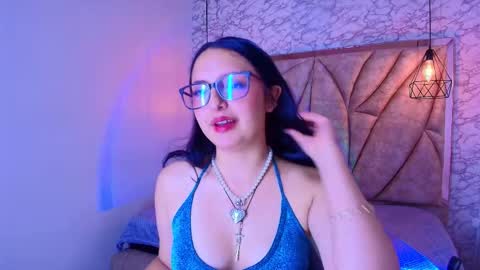 velvetluxe_ online show from November 12, 8:00 pm