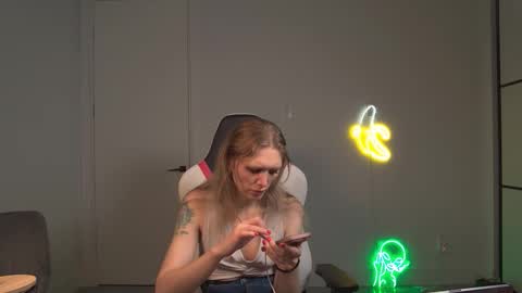 VelvetTGirl online show from March 25, 6:53 am