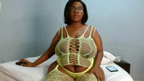 velvetychocolate1 online show from July 5, 2:04 am