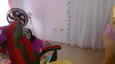 Snapshot of venecasexy44 chatting on September 9, 3:23 pm venecasexy44 online show from September 9, 3:23 pm