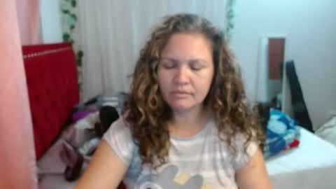 Snapshot of venecasexy44 chatting on October 24, 10:05 am venecasexy44 online show from October 24, 10:05 am