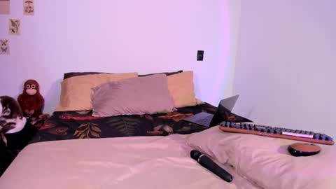 Lanna   online show from April 9, 10:43 am