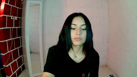 Snapshot of venus_megan chatting on December 19, 10:10 pm emily independent account  MY conextion 1100 GTM  to  17hr GTM online show from December 19, 10:10 pm