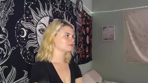 Miss Venus online show from September 28, 1:25 am